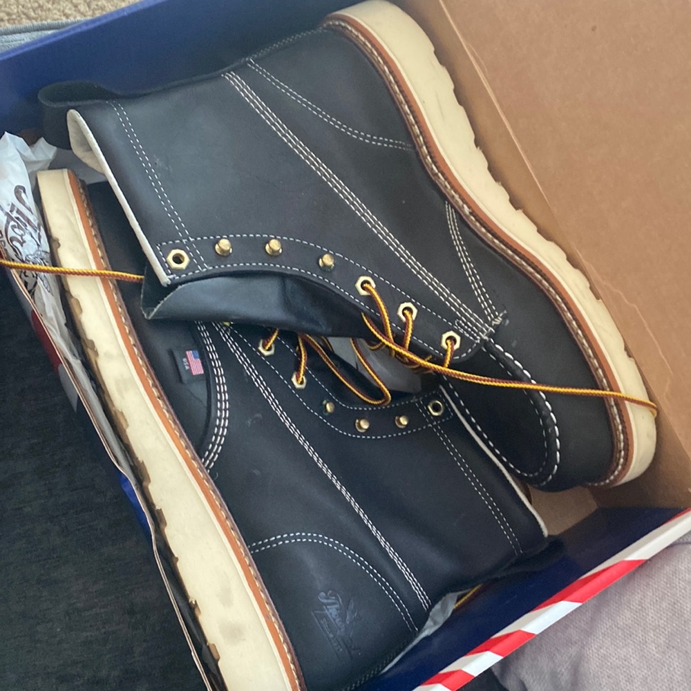 Men's Thorogood 6" Boots size 9 1/2